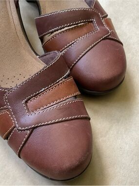 Clarks Women's Brown Leather Slip-On Flats with Stitch Detail